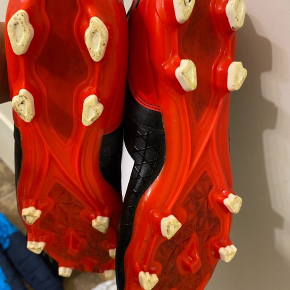 He’s cleats - Picture 2 of 2